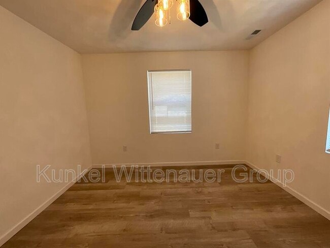 Building Photo - 5 Lakewood Dr