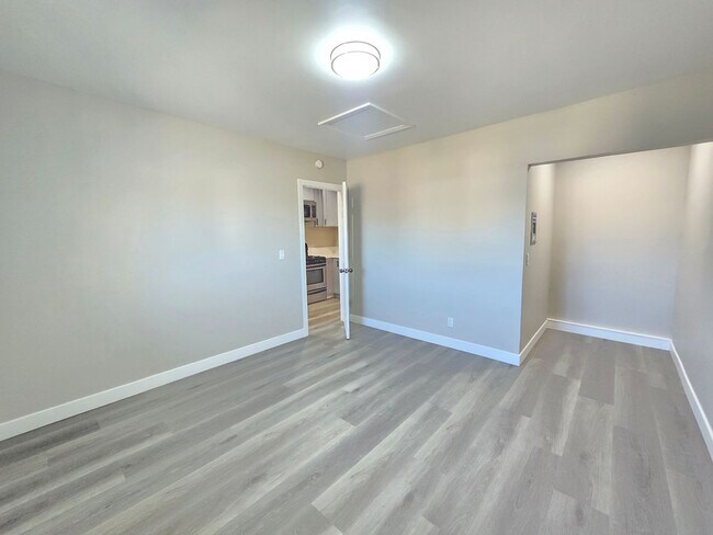 Building Photo - 44414 Andale Ave