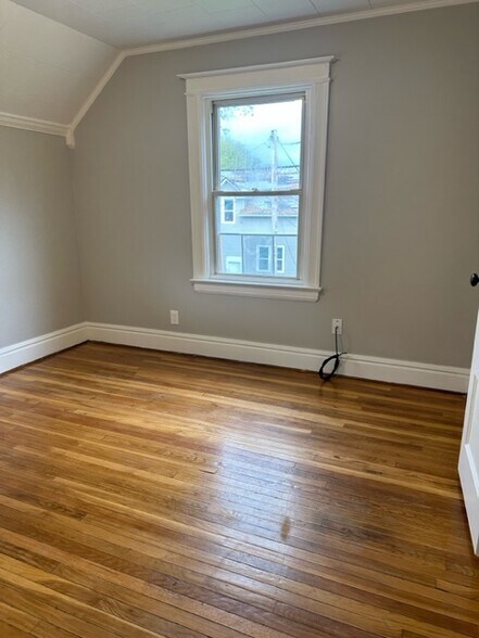 Building Photo - 50 Linnet St