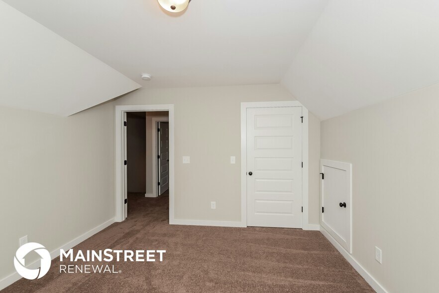 Building Photo - 158 King Richards Way