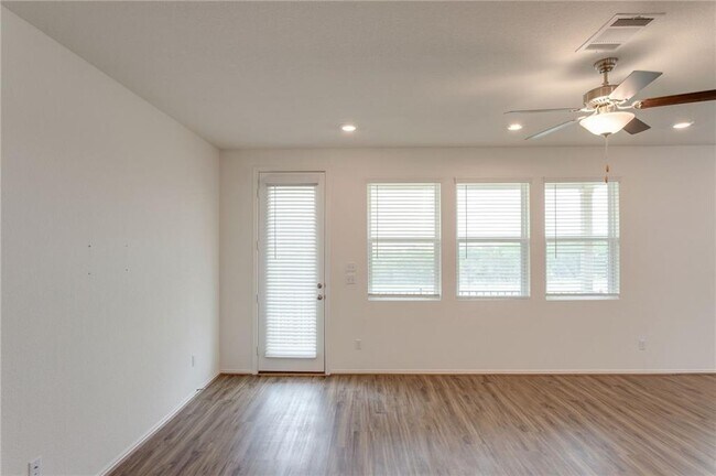 Building Photo - 224 Montauk Loop