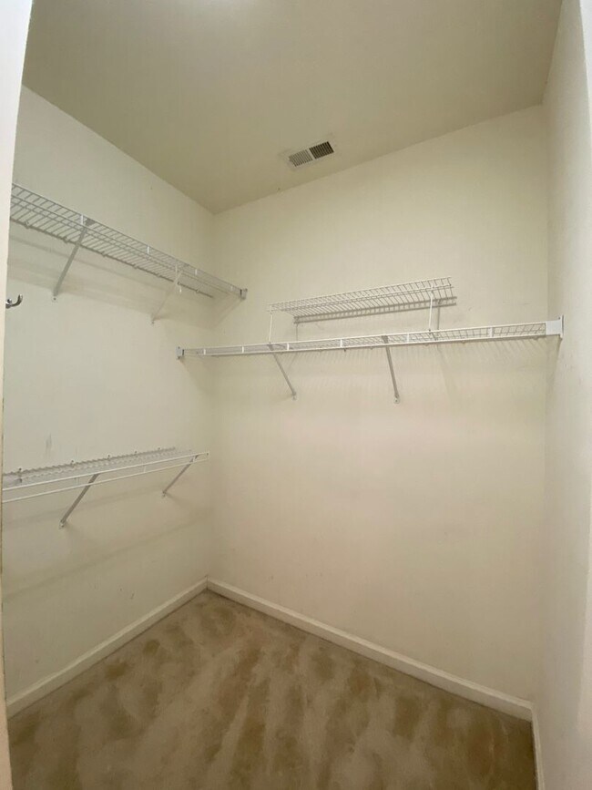Building Photo - Updated 3 Bed, 2.5 Bath Townhome Available in Mauldin!