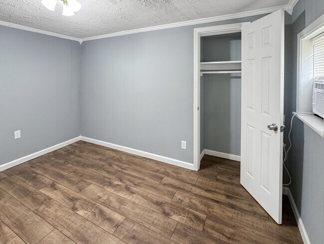 Building Photo - 2822 Elizabeth St