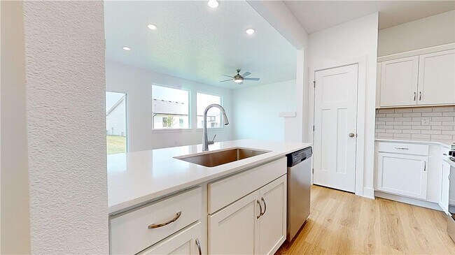 Building Photo - 720 SE Booth Ave