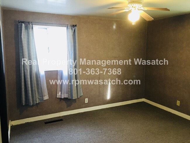 Building Photo - Check out This 2 Bedroom 1 Bathroom Salt L...