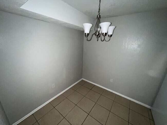 Building Photo - Weston St.