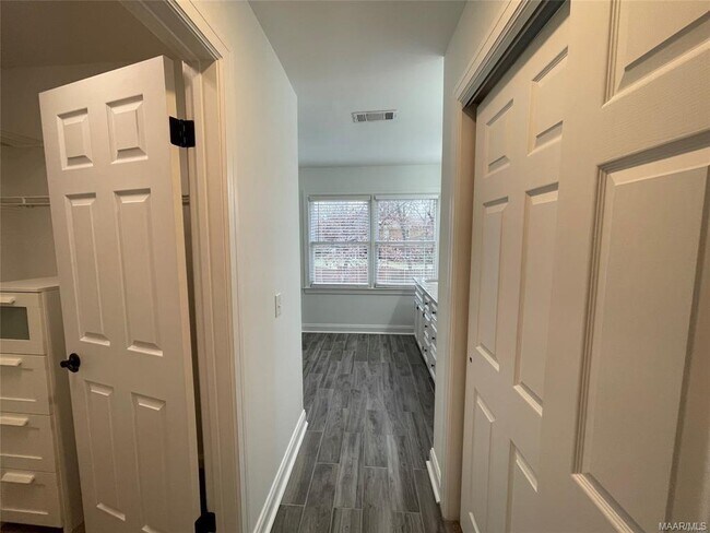 Building Photo - 8342 Longneedle Dr