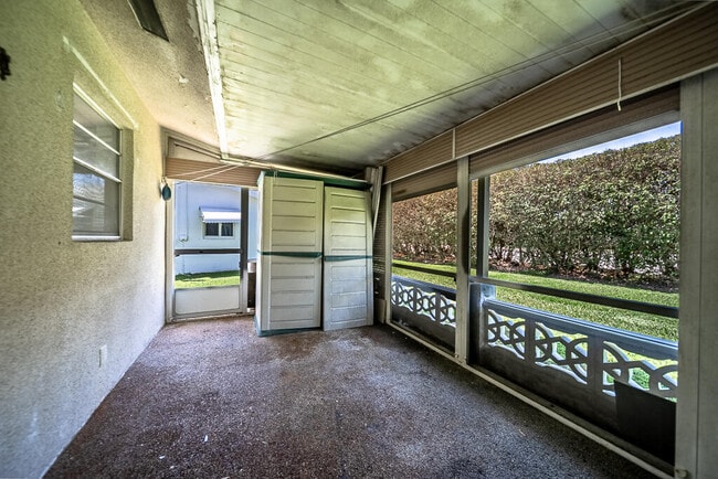 Building Photo - 904 SW 24th St