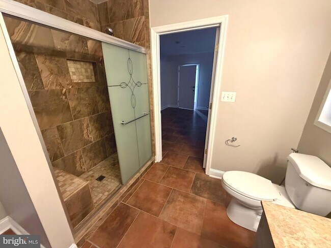 Building Photo - 728 18th St S