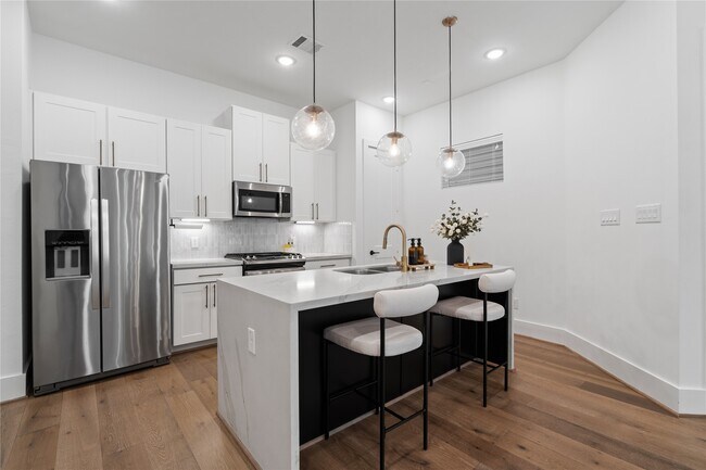 Building Photo - 9011 Wellspring Dr