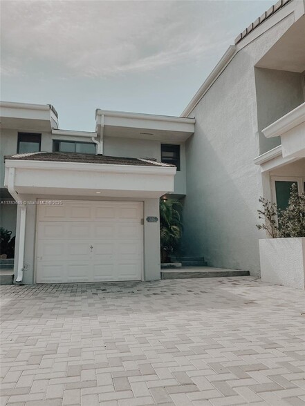Primary Photo - 316 Poinciana Island Dr