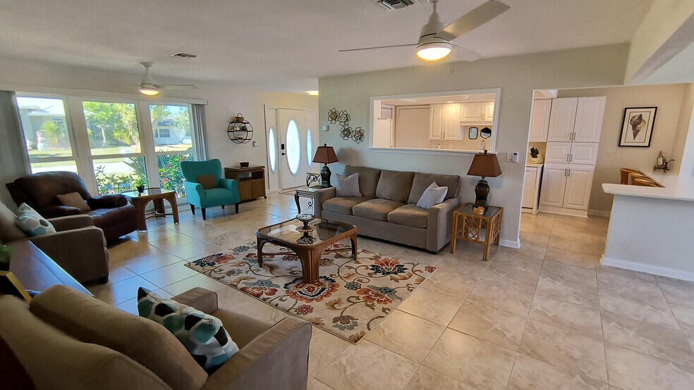 Building Photo - 910 Juno Dr