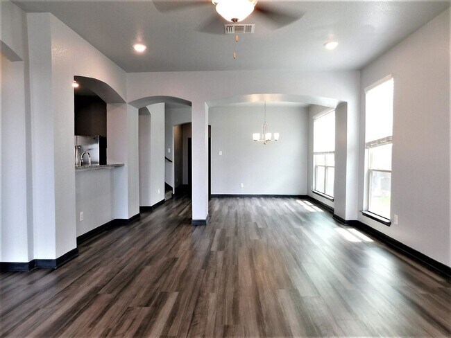 Building Photo - 3405 Addison St