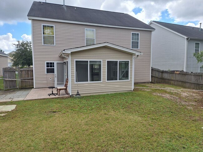 Building Photo - Wonderful Four Bedroom Home Located in Northeast Columbia!