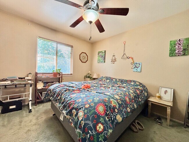 Building Photo - Well Maintained and Spacious Home in Fanta...