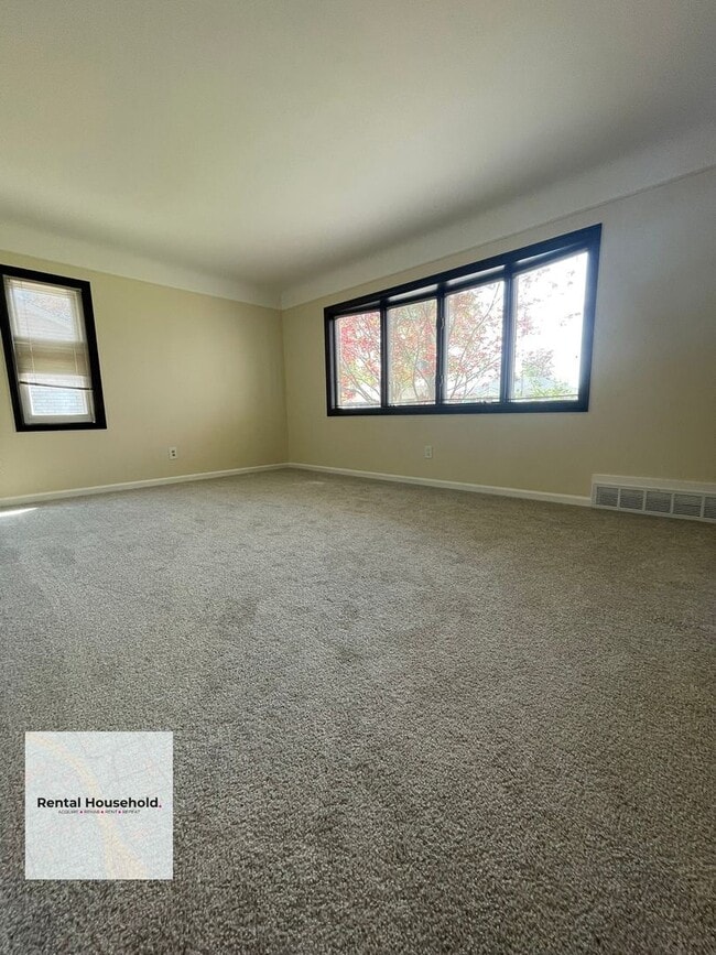 Building Photo - Stunning 3 Bedroom Oasis in Livonia-Move-In Ready!!