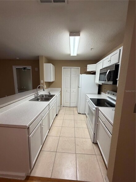 Building Photo - 5475 Vineland Rd