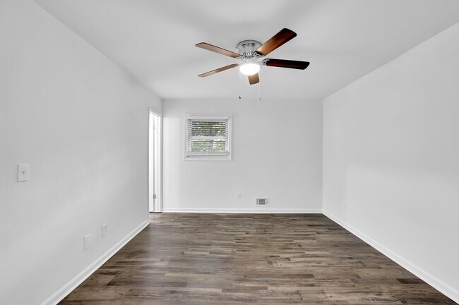 Building Photo - 4520 Coopers Creek Cir SE