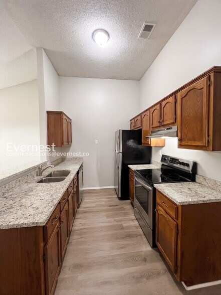 Building Photo - 1208 W E Ross Pkwy