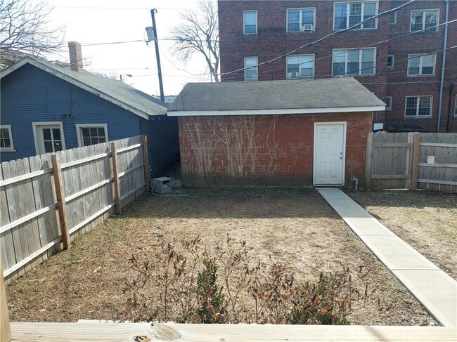 Building Photo - 23 E 36th St