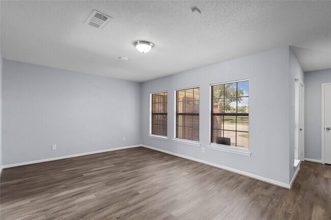 Building Photo - 1421 16th Ave N