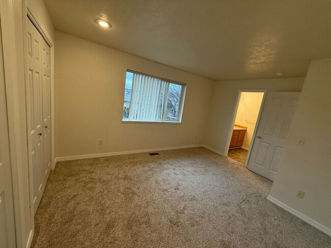 Building Photo - 180-190 NE 10th St