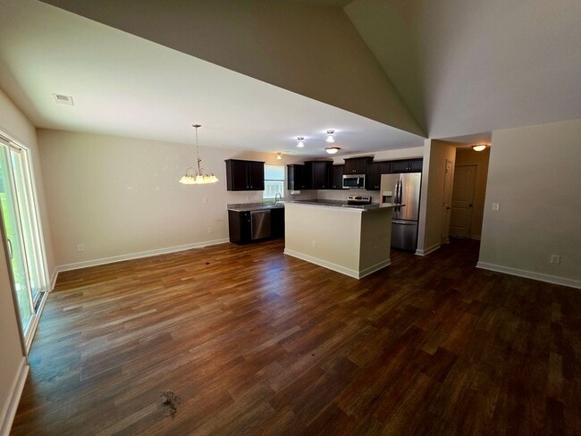 Building Photo - 3 Bedroom 2 BA Justice Ridge