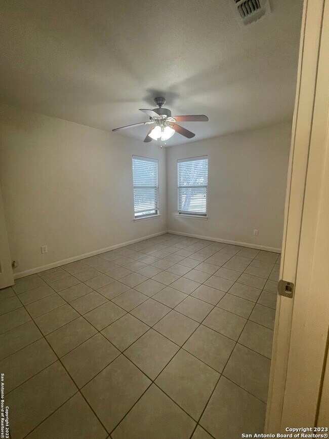 Building Photo - 440 Clearview Canyon