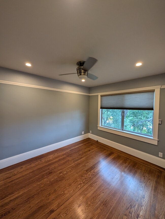Building Photo - 6688 Estates Dr