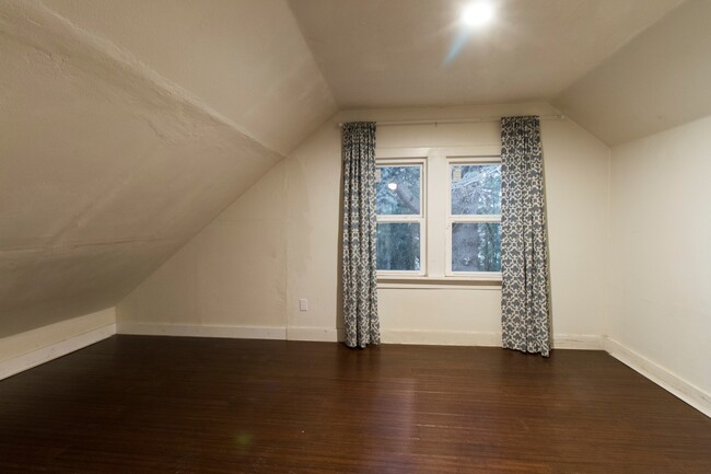 Building Photo - Cute St Johns Home with Updated Kitchen, F...
