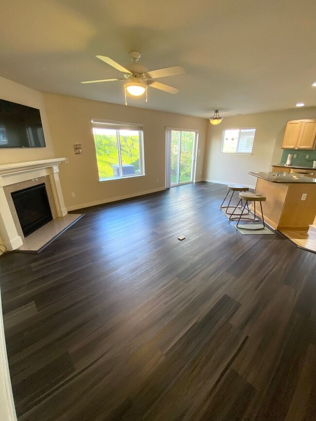 Building Photo - 2 bed/2.5 bath Townhouse in Caldara at the...