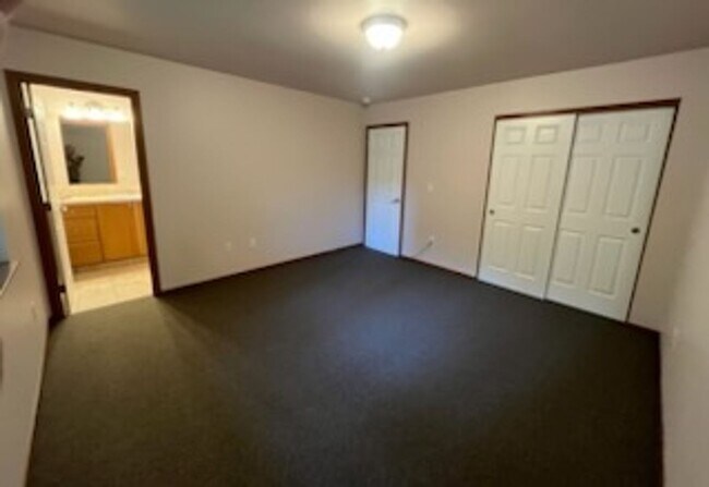 Building Photo - 3 bedroom Rambler off of Agate
