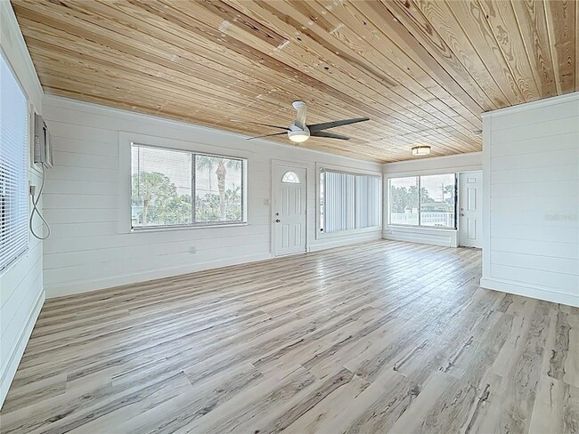 Building Photo - 497 Normandy Rd