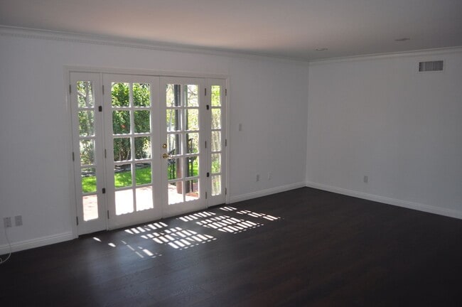 Building Photo - Serra Mesa  SFH Detached “4BR/2.5BA + offi...