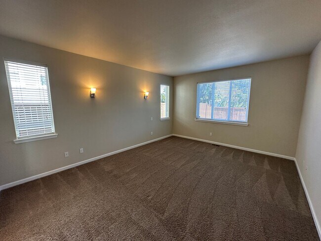 Building Photo - 9546 6th Way SE