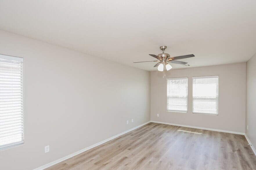 Building Photo - 9522 Green Spruce St