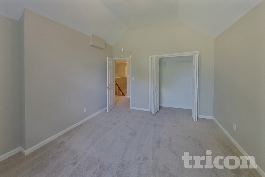 Building Photo - 4270 Riverlake Way