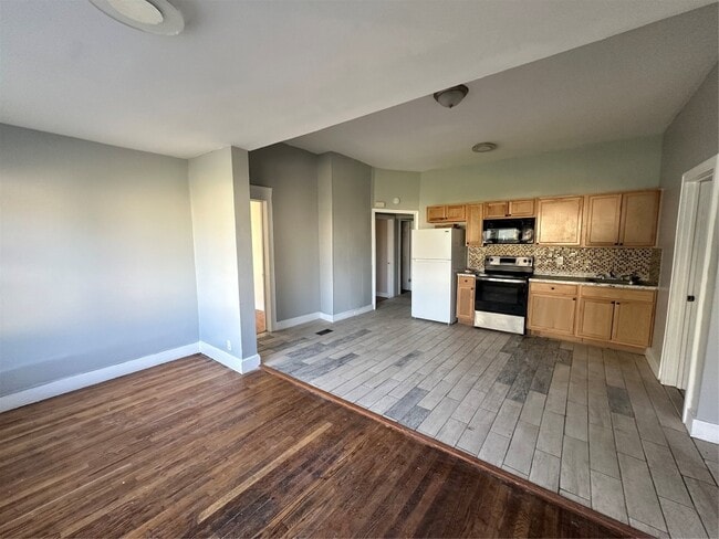 Primary Photo - 157 Murray St