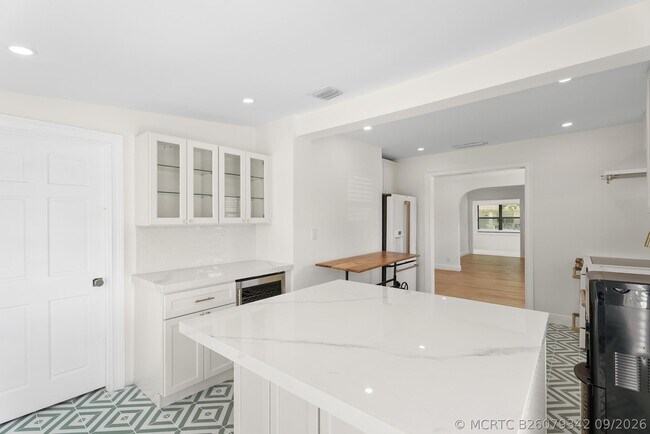 Building Photo - 517 55th St