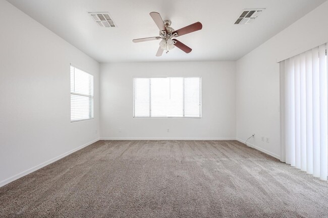 Building Photo - 41298 W Park Hill Dr