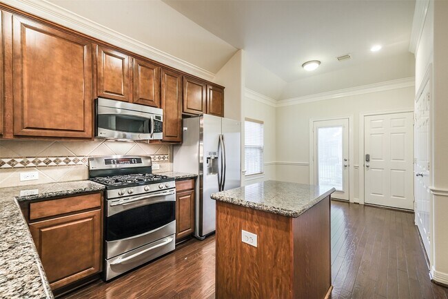 Building Photo - 3521 Clearview Cir