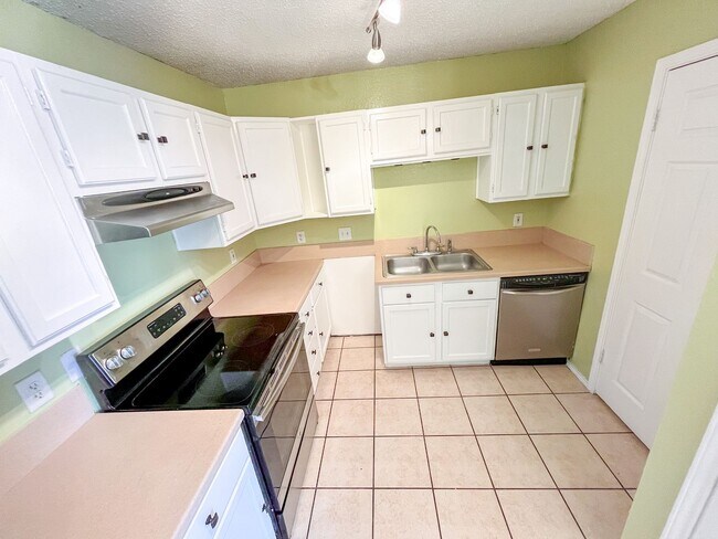 Building Photo - 3406 Bamboo Ln