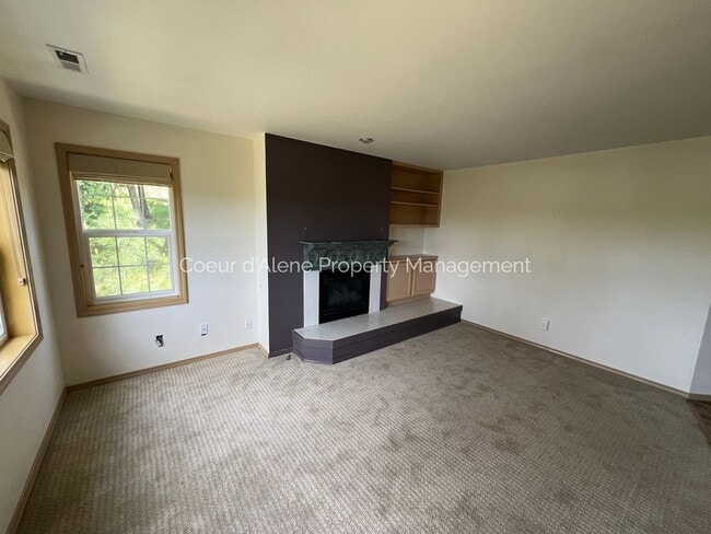 Building Photo - 2 bed, 2 bath condo