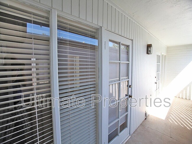 Building Photo - 1734 W Tuckey Ln