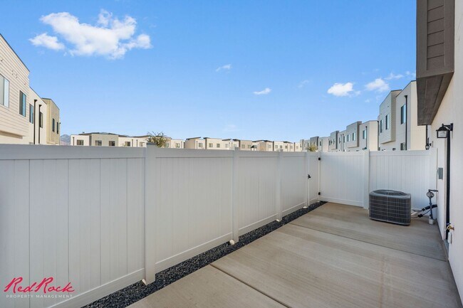 Building Photo - Brand New 3 Bedroom Townhome in Washington!