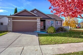Building Photo - 2656-Square Foot Home with 4 Beds and 3 Baths in Coeur d'Alene Place!