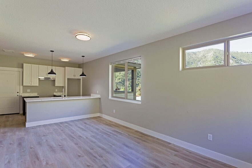 Building Photo - 648 Highton St