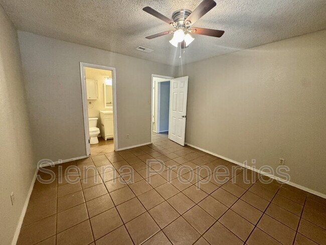 Building Photo - 1004 Milford Way