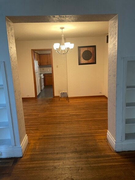 Building Photo - 384 Breckenridge St
