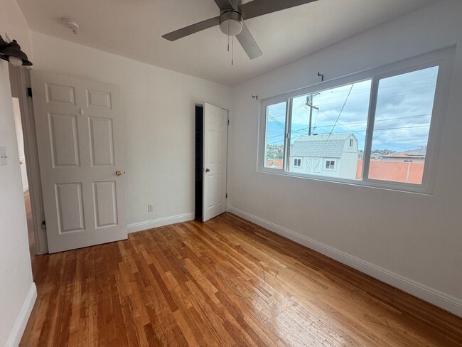 Building Photo - Bright and charming 2 Bedroom / 1 Bathroom home with tons of natural light and plenty of outdoor ...